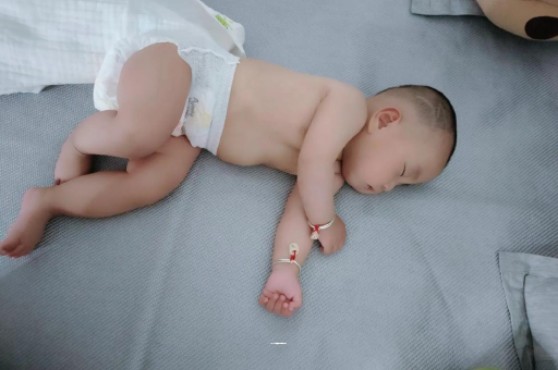 保山几个月宝宝会抬头